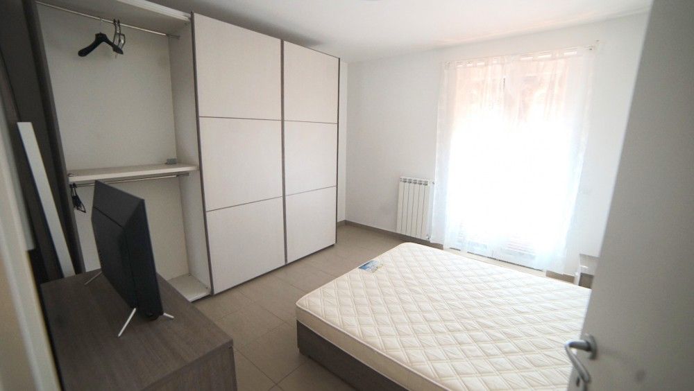 SEMINDIPENDENTE CON PISCINA, GARAGE E GIARDINO