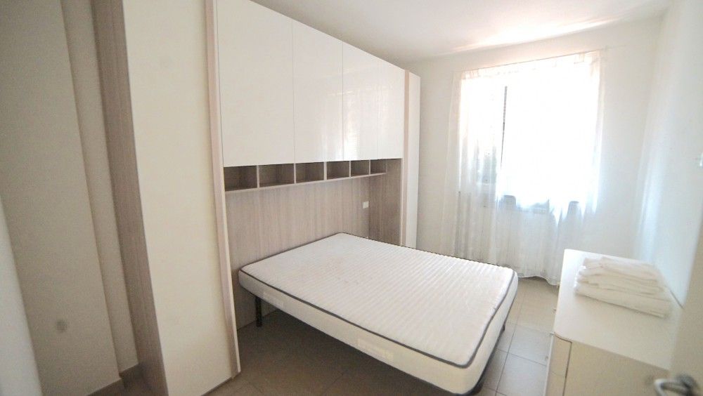 SEMINDIPENDENTE CON PISCINA, GARAGE E GIARDINO