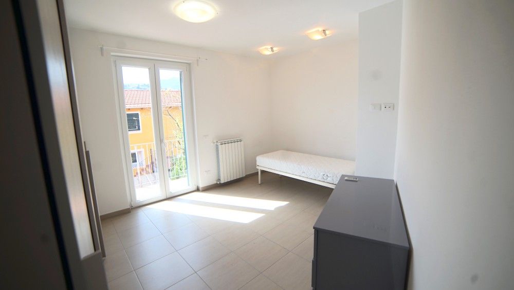 SEMINDIPENDENTE CON PISCINA, GARAGE E GIARDINO