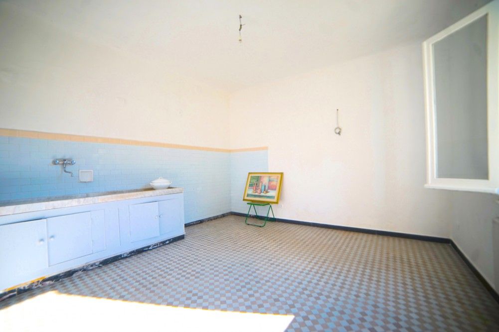 Casale inizio secolo con terreno circostante