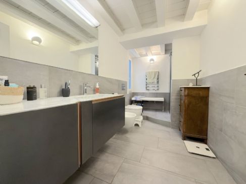 APPARTAMENTO PIAZZA VERDI CON RIFINITURE DI LUSSO