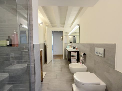 APPARTAMENTO PIAZZA VERDI CON RIFINITURE DI LUSSO