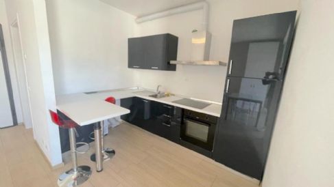 OPEN SPACE CON POSTO AUTO