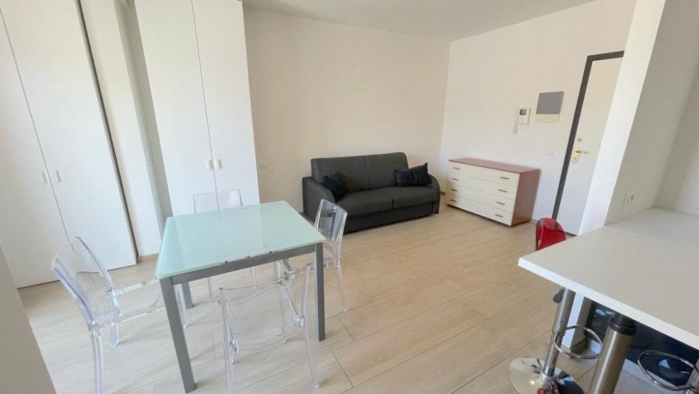 OPEN SPACE CON POSTO AUTO