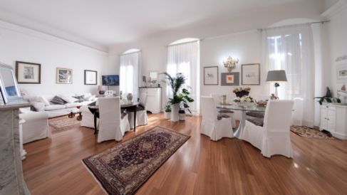 ELEGANTE APPARTAMENTO  IN CENTRO CITTA'