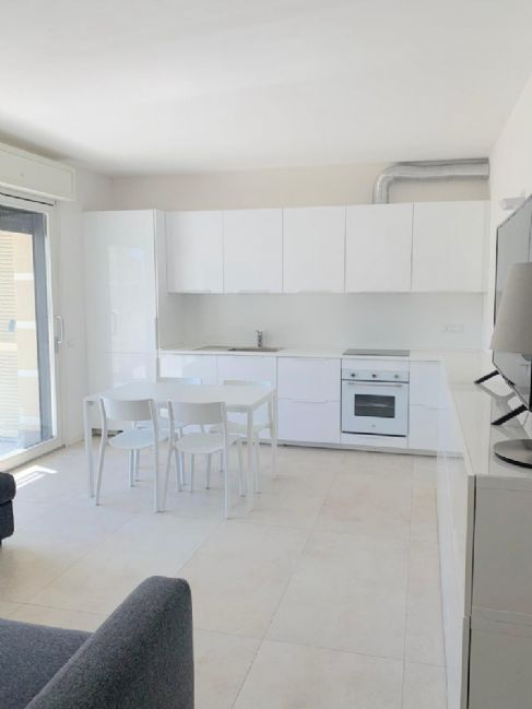 APPARTAMENTO MODERNO CON TERRAZZA E POSTO AUTO