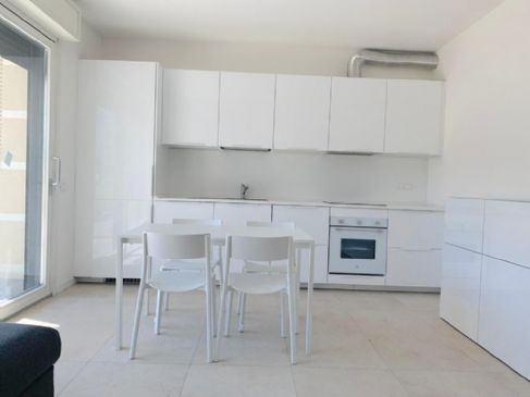 APPARTAMENTO MODERNO CON TERRAZZA E POSTO AUTO