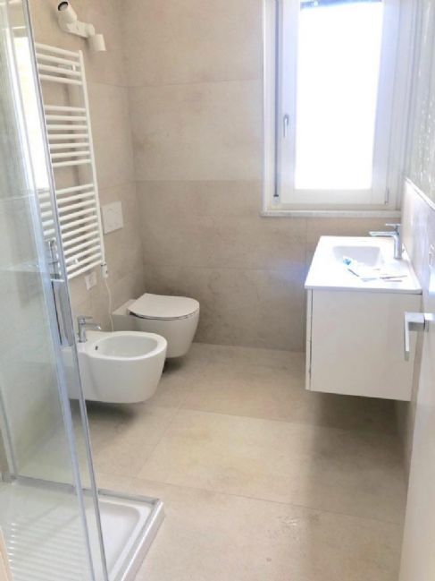 APPARTAMENTO MODERNO CON TERRAZZA E POSTO AUTO