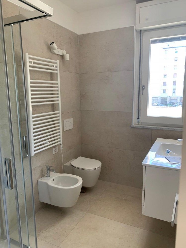 APPARTAMENTO MODERNO CON TERRAZZA E POSTO AUTO