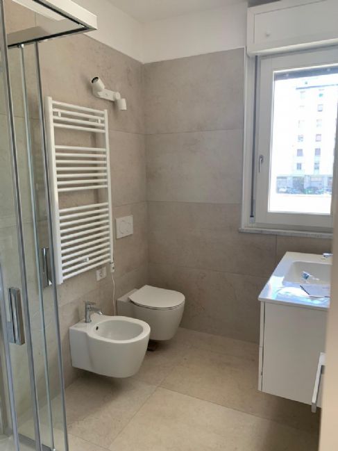 APPARTAMENTO MODERNO CON TERRAZZA E POSTO AUTO