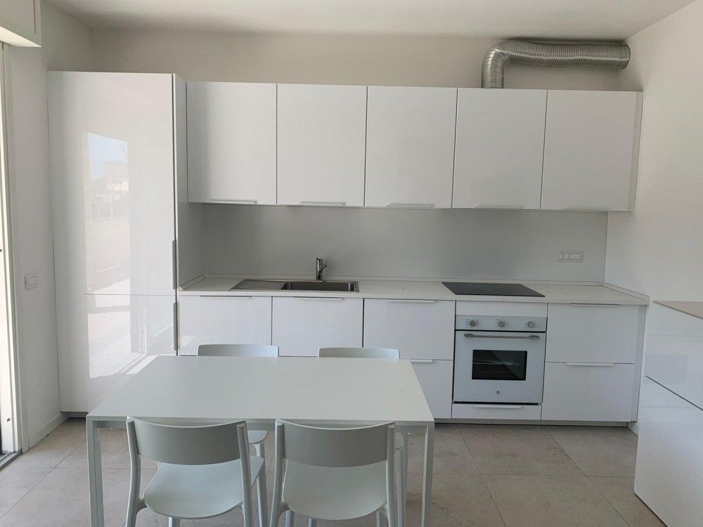 APPARTAMENTO MODERNO CON TERRAZZA E POSTO AUTO