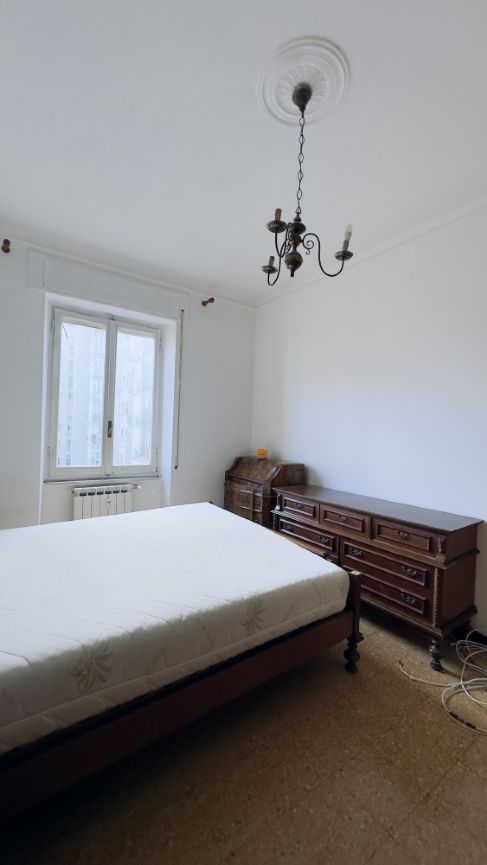 Vendesi Appartamento in Via Costantini