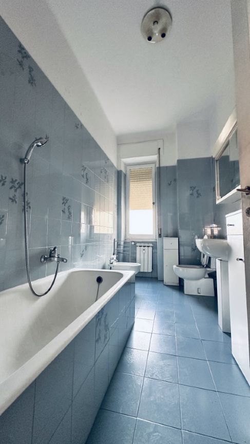 Vendesi Appartamento in Via Costantini