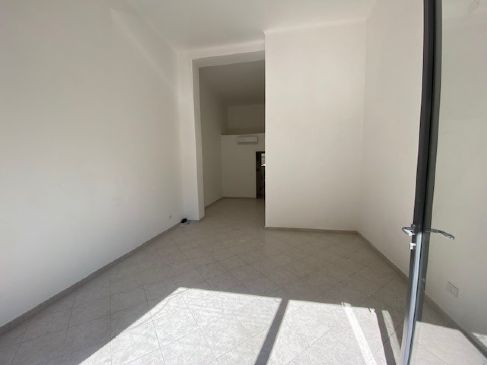 FONDO COMMERCIALE RISTRUTTURATO IN CENTRO