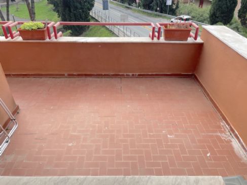 SAN TERENZO 5 VANI POSTO AUTO E CANTINA