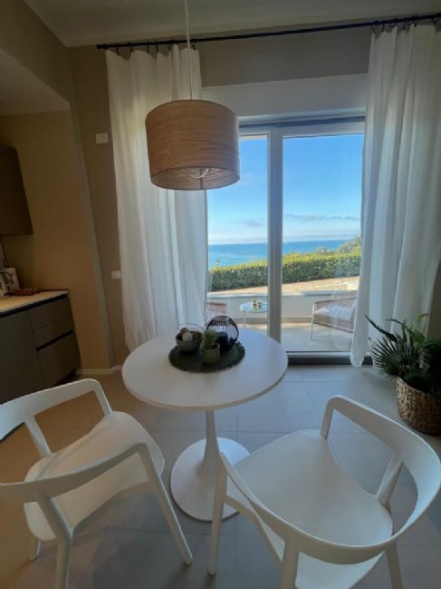 BILOCALE LERICI VISTA MARE