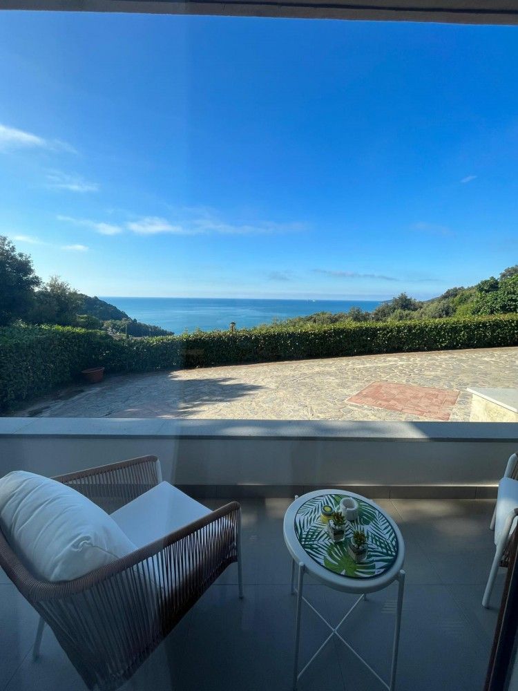 BILOCALE LERICI VISTA MARE