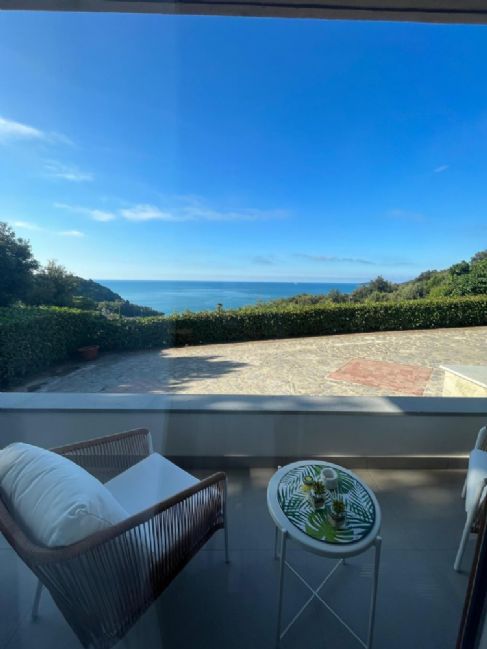 BILOCALE LERICI VISTA MARE