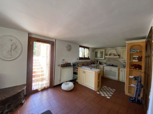 5 vani con giardino privato e doppio ingresso