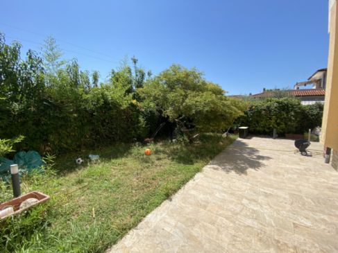 5 vani con giardino privato e doppio ingresso