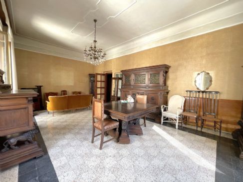 PALAZZO DI PRESTIGIO IN CENTRO STORICO