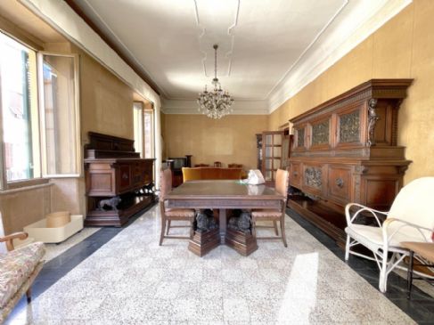 PALAZZO DI PRESTIGIO IN CENTRO STORICO