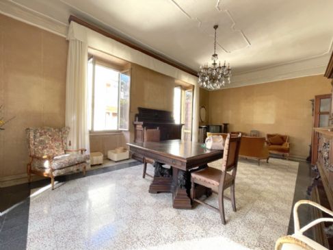 PALAZZO DI PRESTIGIO IN CENTRO STORICO