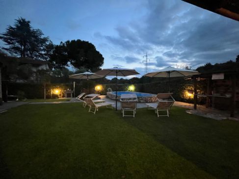 Villa Indipendente con Giardino Privato e Piscina