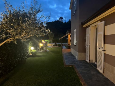 Villa Indipendente con Giardino Privato e Piscina