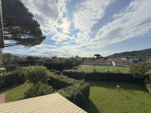 AMEGLIA APPARTAMENTO IN RESIDENCE